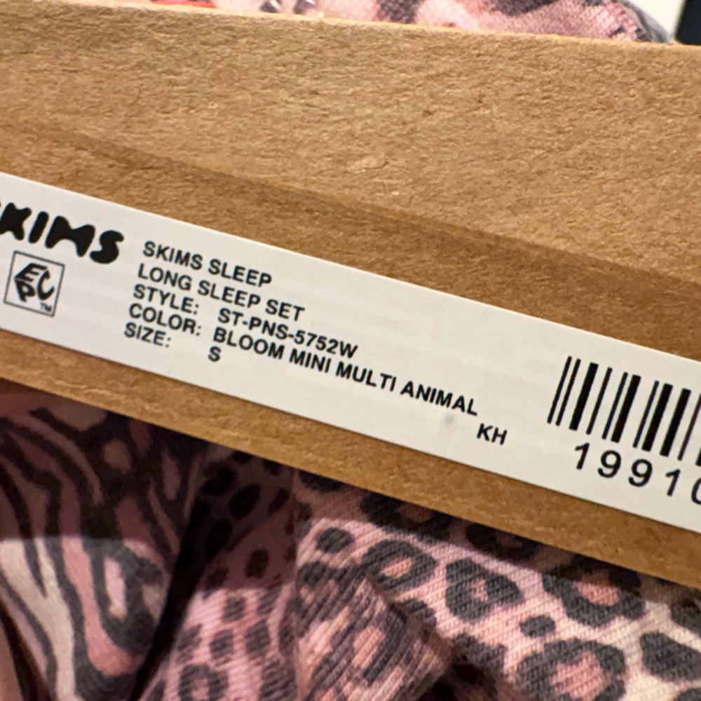 SKIMS Pink Animal Print Pajama Sleep Set Top & Pants Small NWT $88 retail - Picture 13 of 13